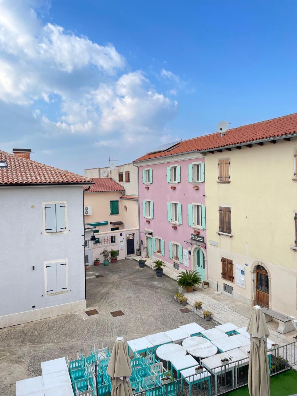 Apartmán With Free Parking *
