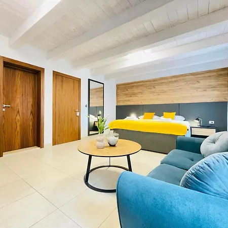 Fazana City Rooms With Free Parking Exterior photo