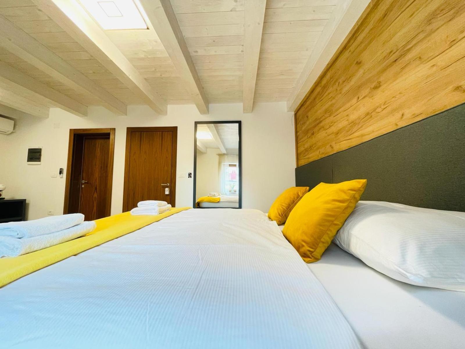 Apartment With Free Parking