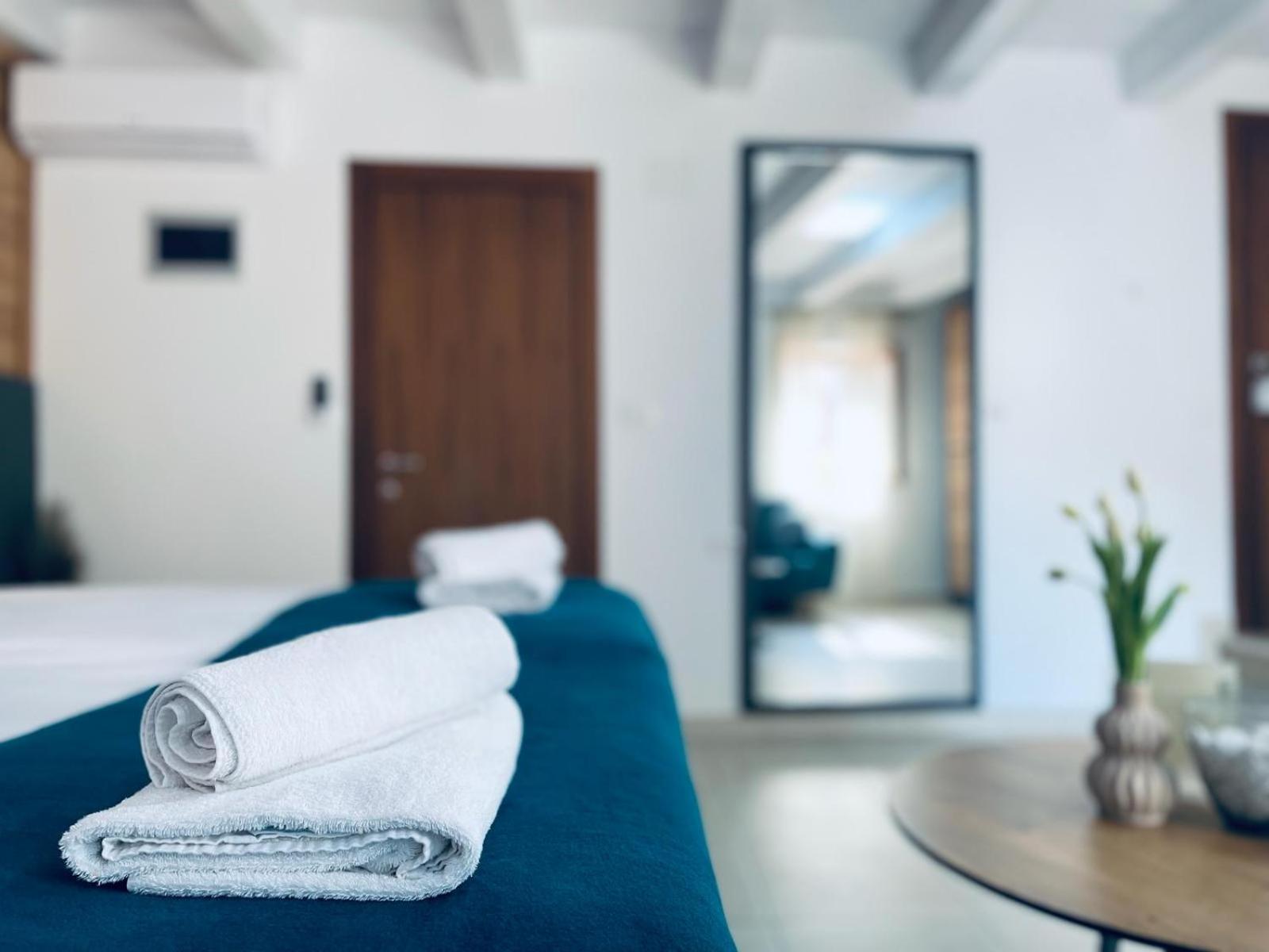 With Free Parking Apartment