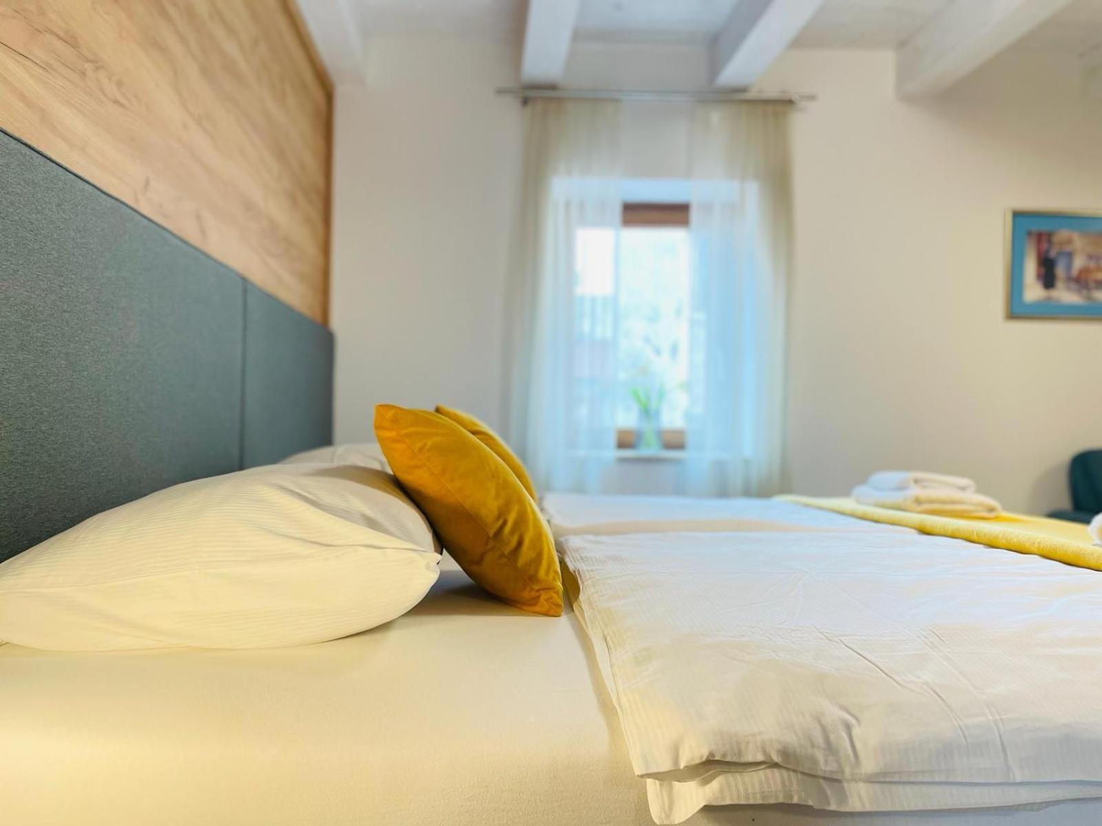 Apartment With Free Parking