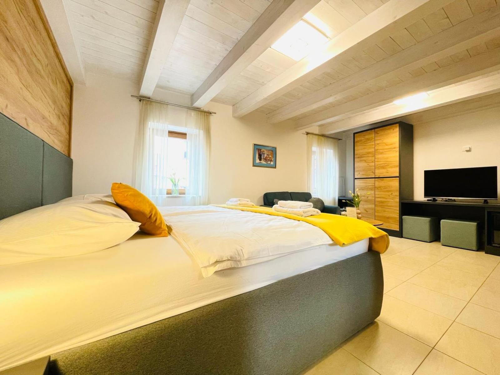 With Free Parking Apartment Fazana