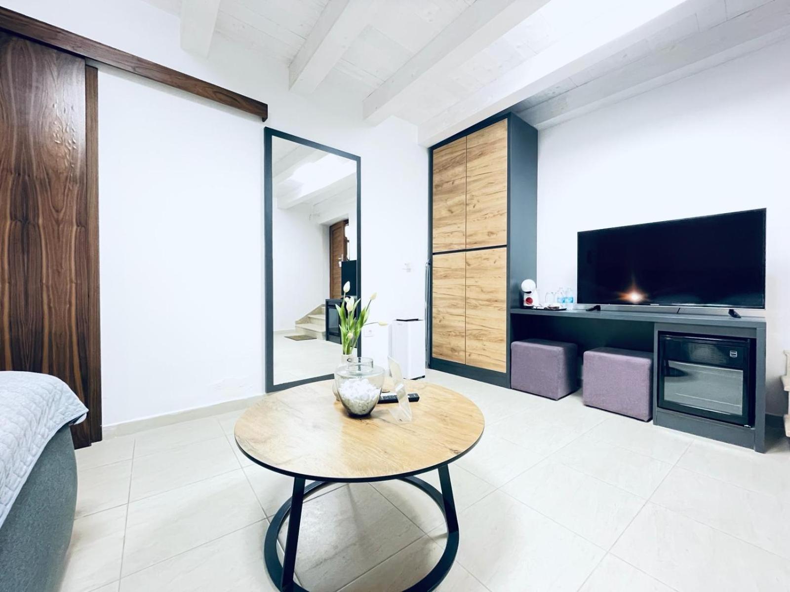 With Free Parking Apartment *