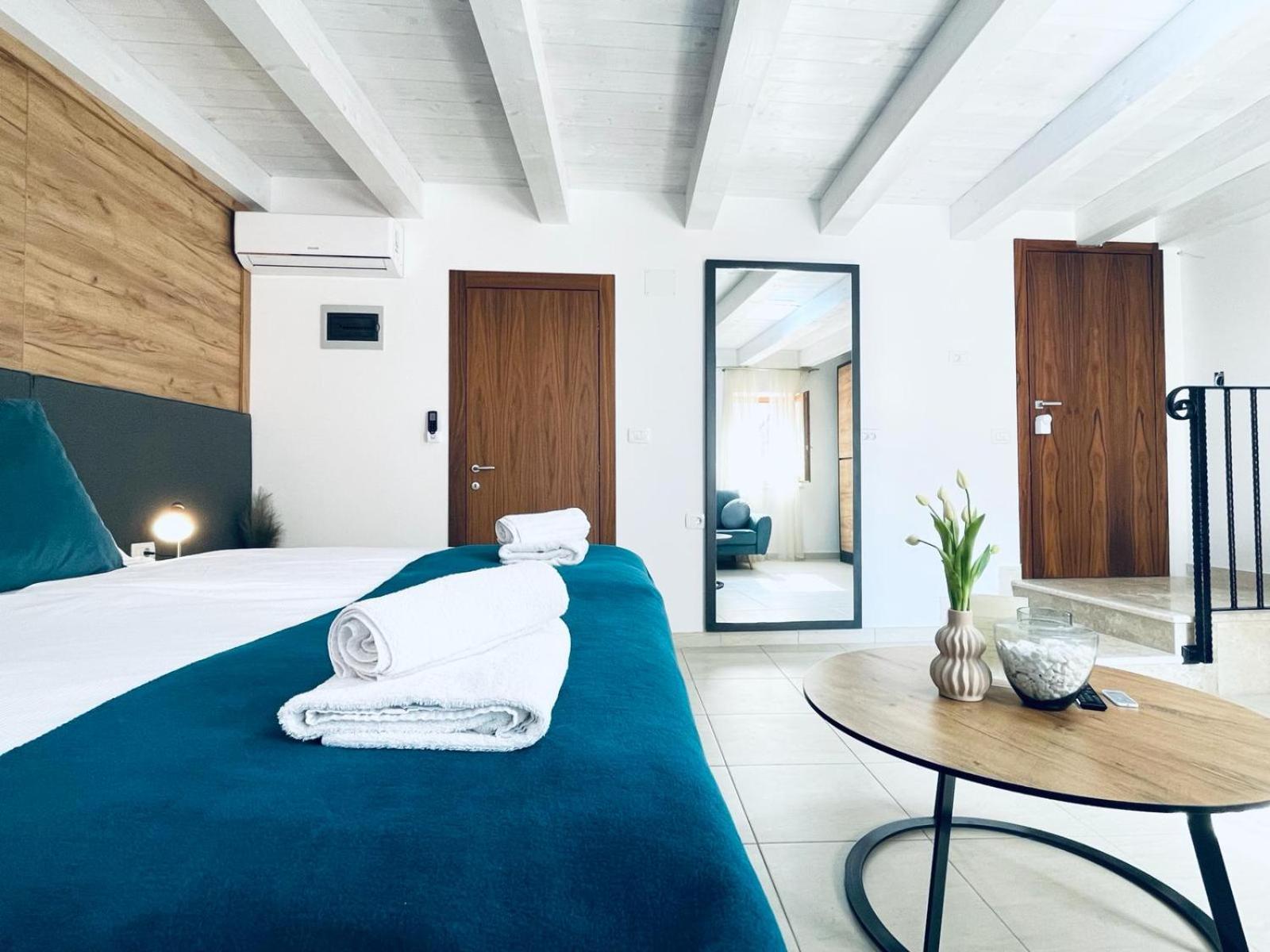 Apartment With Free Parking *