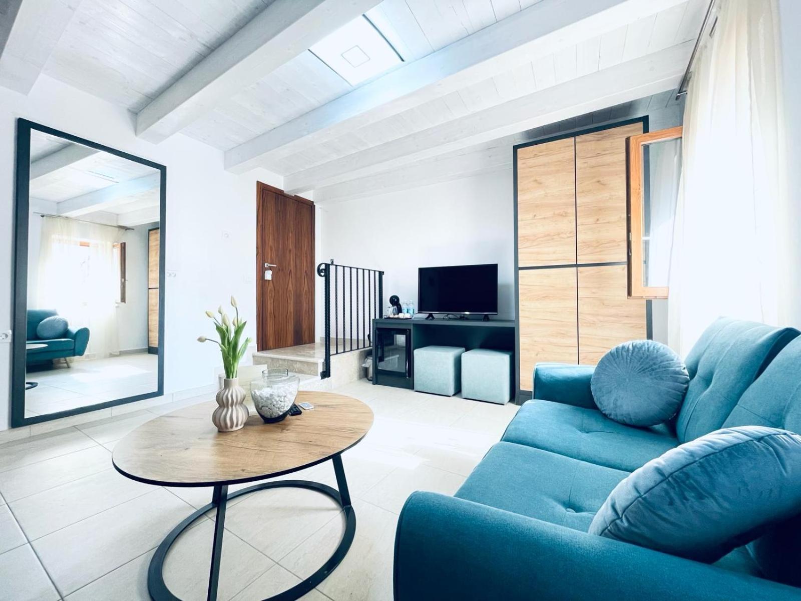 Apartment With Free Parking