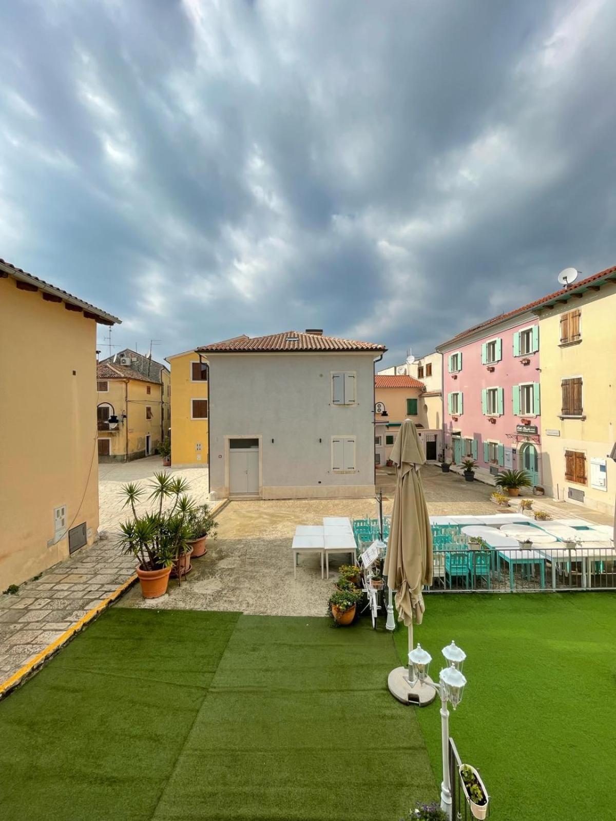 Apartment With Free Parking